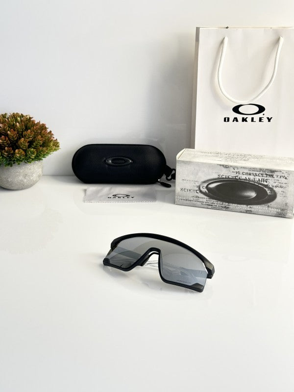 Oaklley Black And Silver Sunglasses